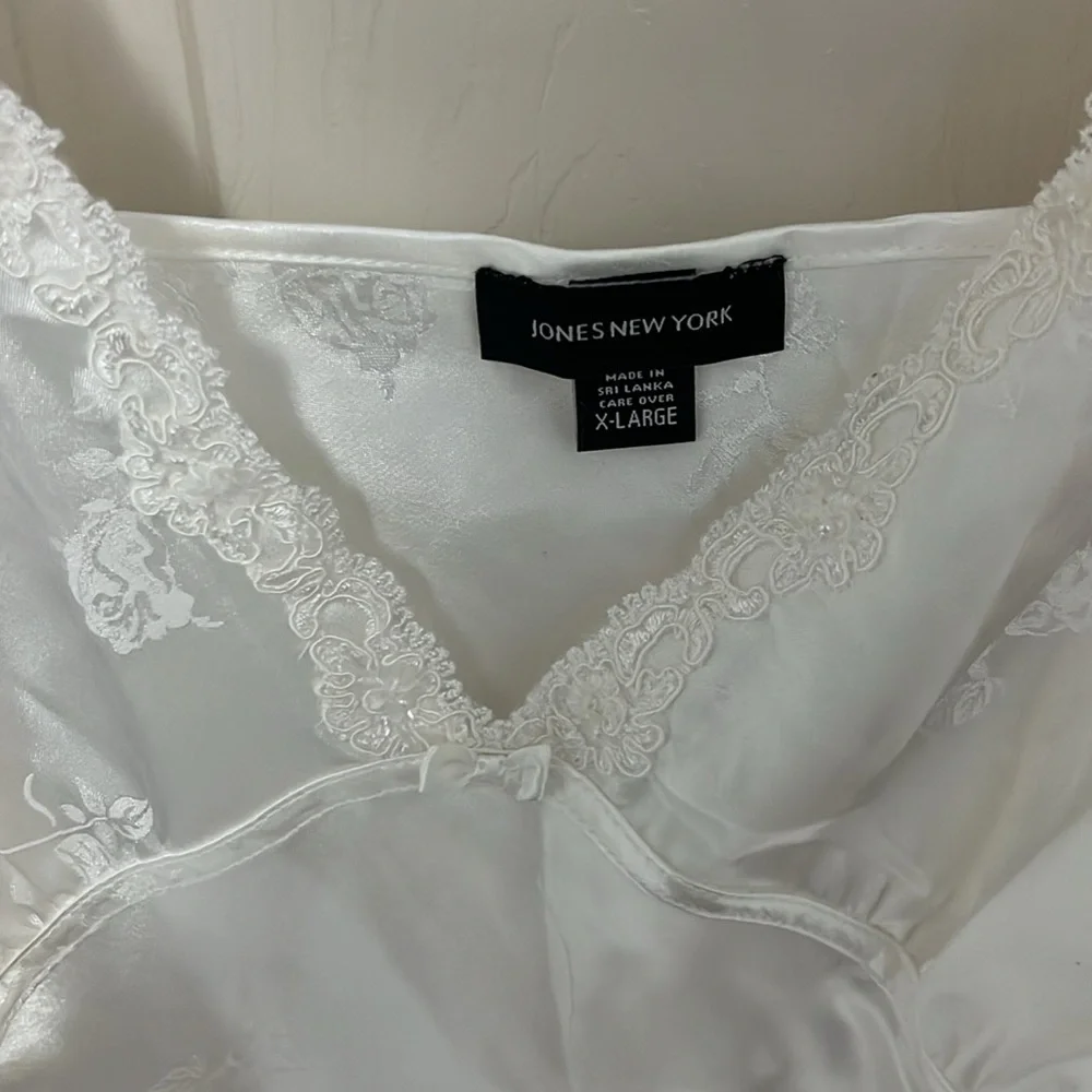Jones New York sleepwear ivory XL, excellent preowned condition - Picture 2 of 2